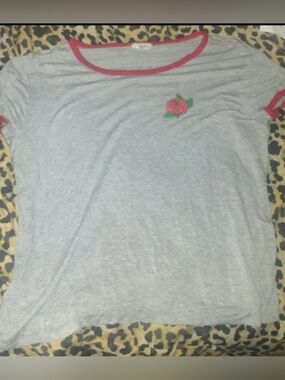 Local Lab "Property of Nobody" Roses Slinky Tee in Gray XL